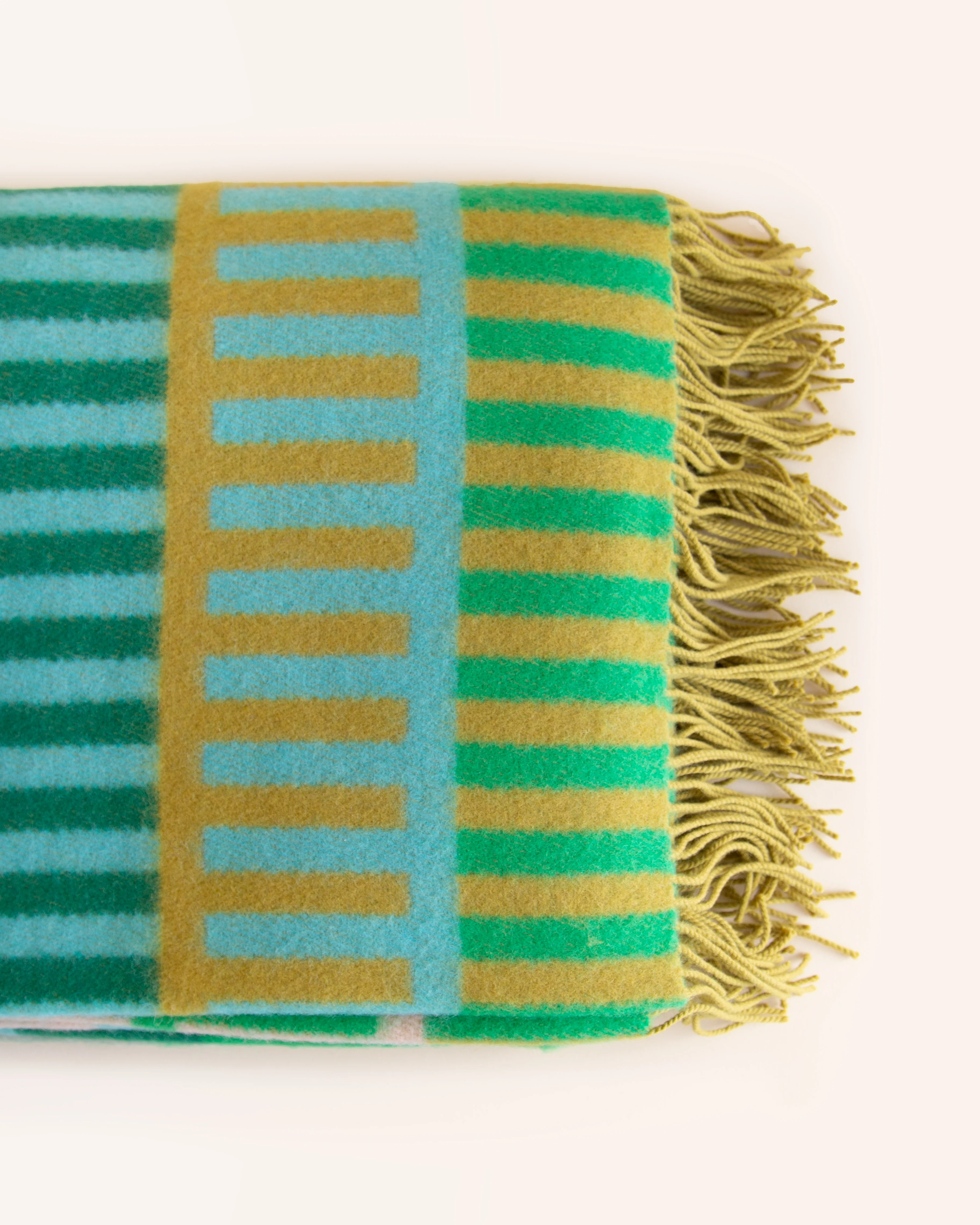 Shiel Woven Throw Green - Image 4